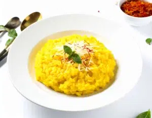 Risotto safran servi dans le menu degustation italien du Restaurant Villa serafina